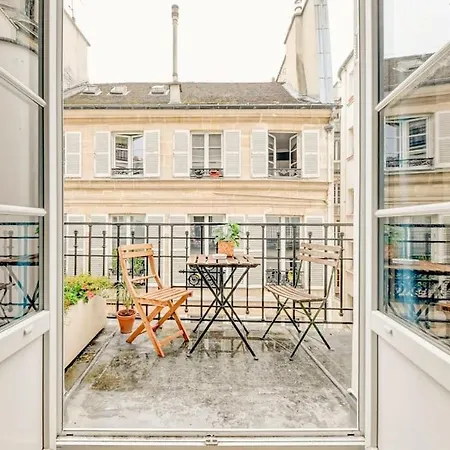 Petit Cosy A Saint-germain-des-pres Et Jardin Du Luxembourg